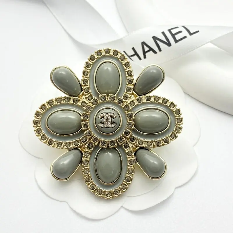 chanel brooches pour femme s_12530632